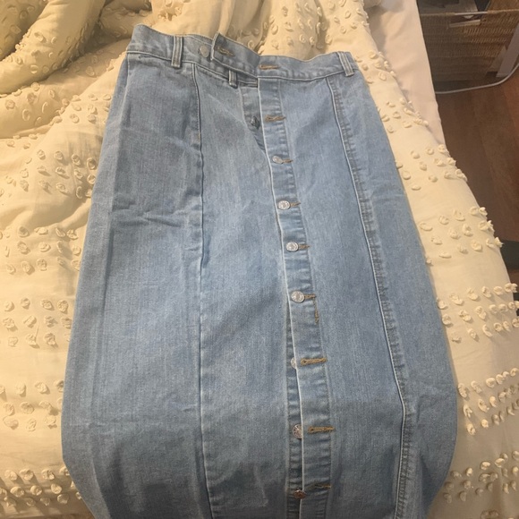 Denim skirt (never worn) - Picture 2 of 2
